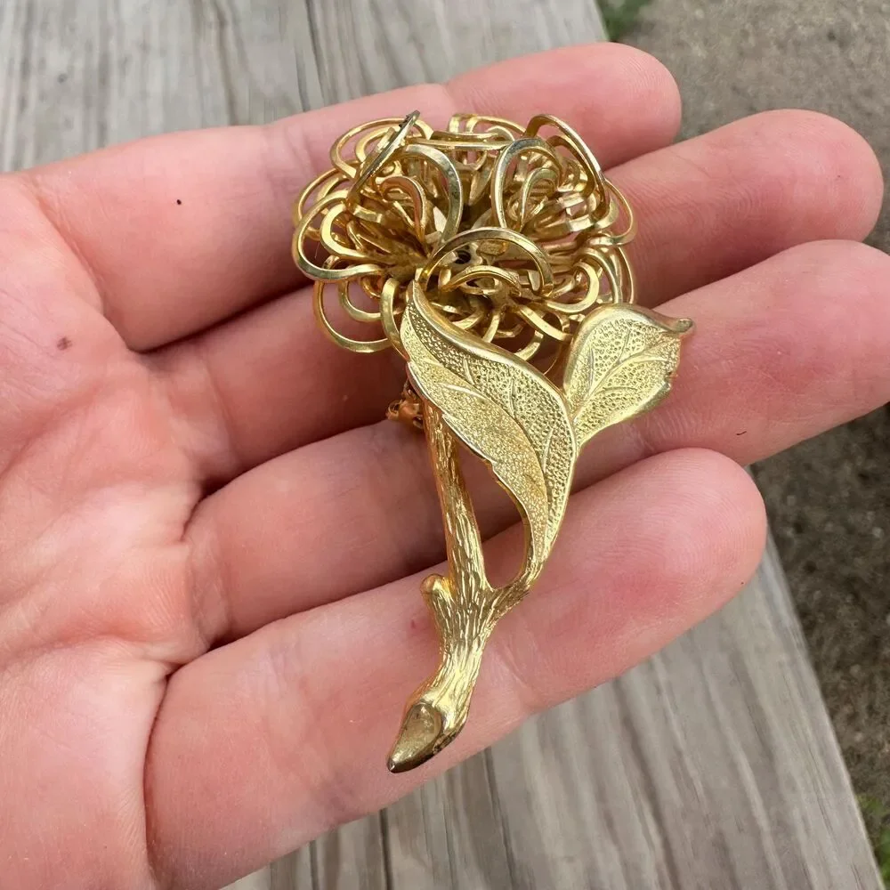Vintage Jewelry Gold Tone Scrolly Flower Brooch Pin Floral brooch